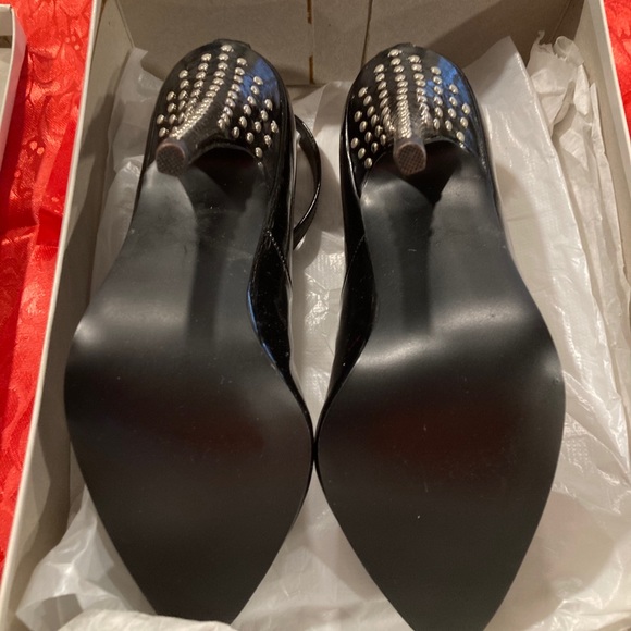 👠👠NWT Gorgeous Studded Heels👠👠 - Picture 4 of 8